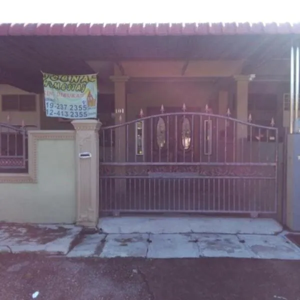 Deenaz Utara Homestay, hotel in Kampong Belukar