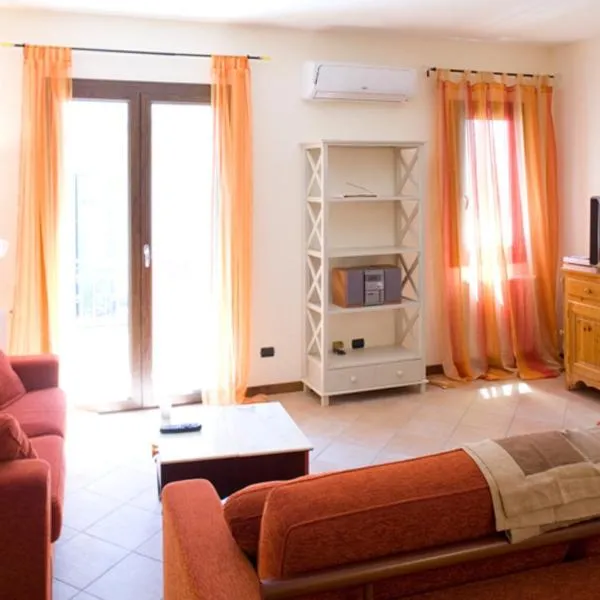 Case Vacanza Cipriano spacious apartment and cosy studio monolocale, hotel en Torretta