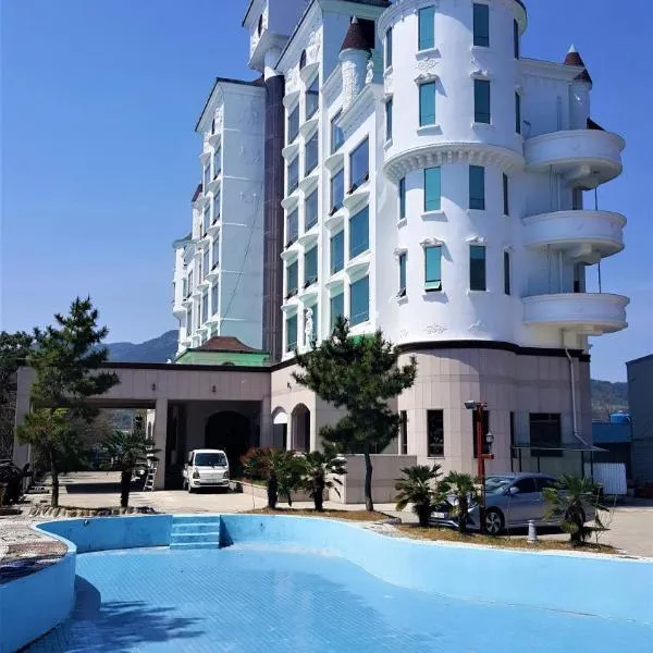 Namhae Beach Hotel, hotell i Namhae