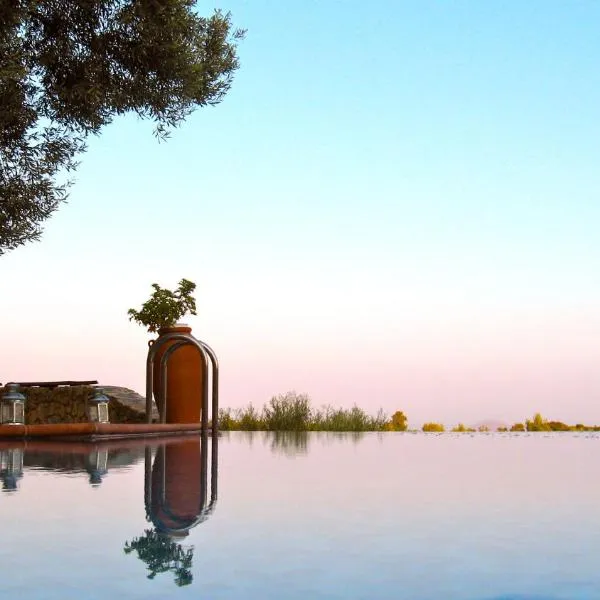 Alonissos Poikilma Villas - luxury villas in Alonissos in nature with private pools, hotel di Bandar Lama Alonnisos