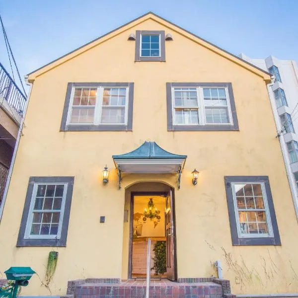 IZA Enoshima Guest House and Bar, hotel v destinaci Fudžisawa