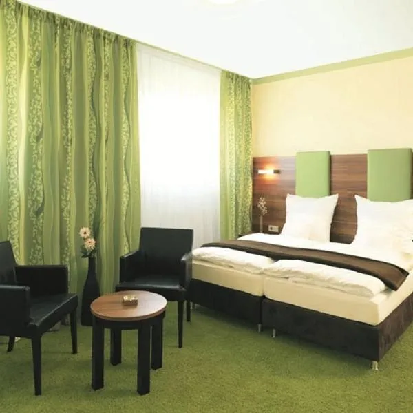 Hotel und Cafe Paso, hotel v destinaci Vierkirchen