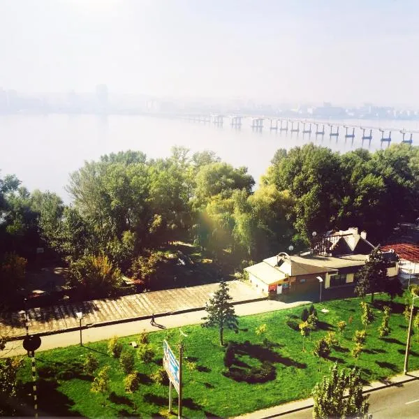 Dnipo river Apart #з видом на Дніпро, hotel sa Igrenʼ