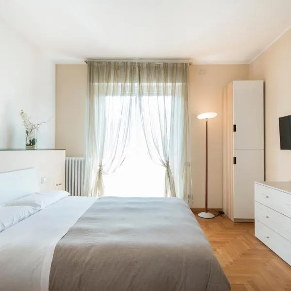 Casa Foscolo, hotel v destinaci Villa Guardia