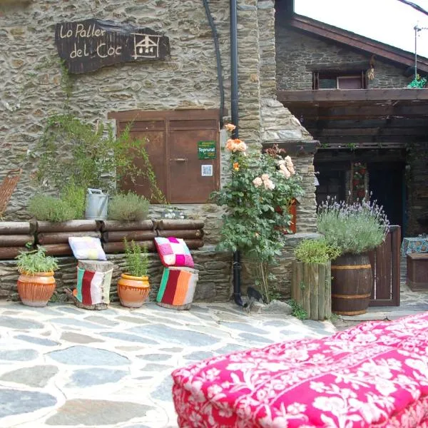 La Llar-Lo Paller del Coc, hotel v destinaci Surp