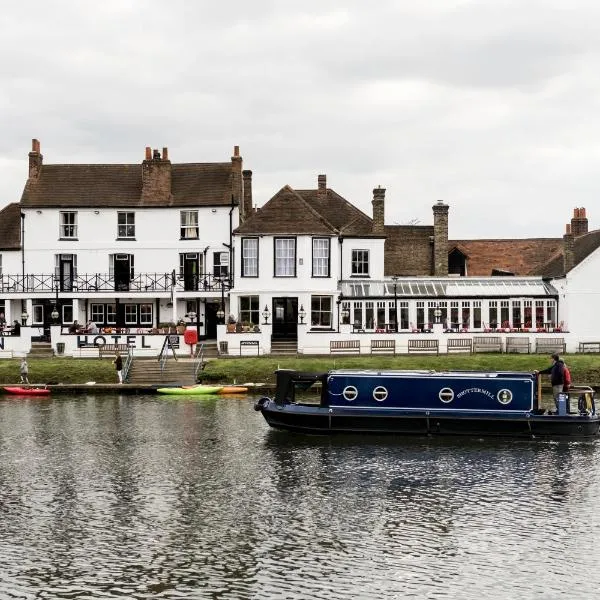 The Swan Hotel, hótel í Staines