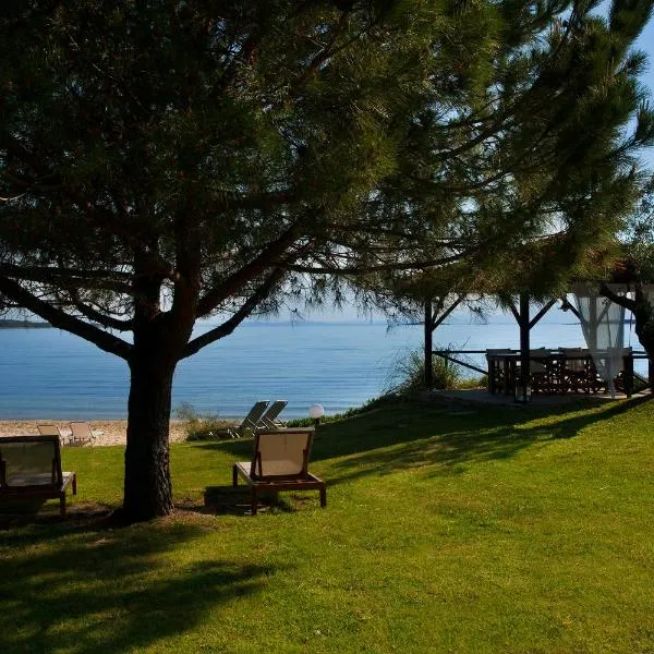 4Elies apartments, hotel in Vourvourou