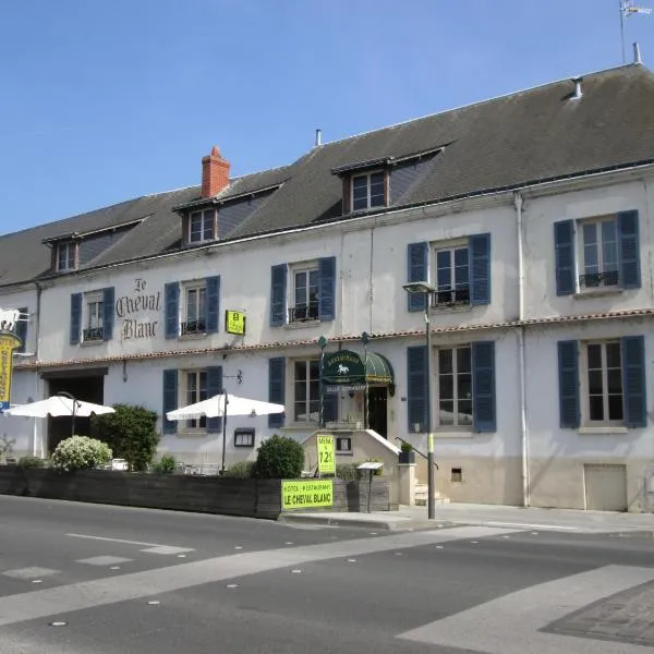 Logis Hostellerie Du Cheval Blanc, hotel v destinácii Sainte-Maure-de-Touraine