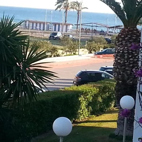 Laguna Beach, hotel in Torrox Costa