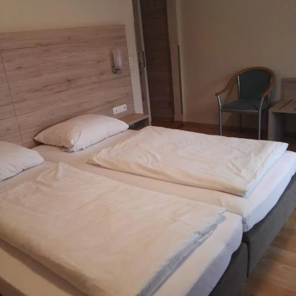 Hotel Gasthof Momm, viešbutis mieste Ajingas