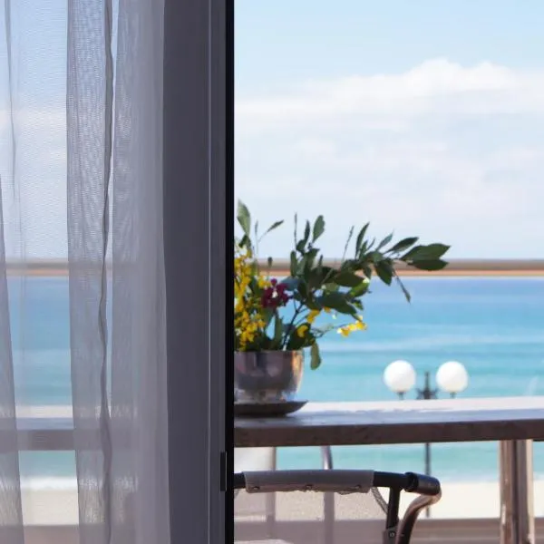Terra Kotta: Paralia Vrachou şehrinde bir otel