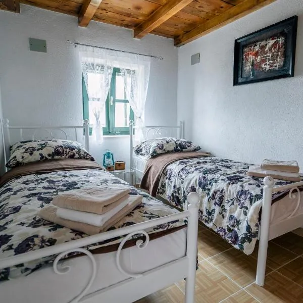 Apartman Studio Zdravko Eco Village, hotel v destinaci Imotski