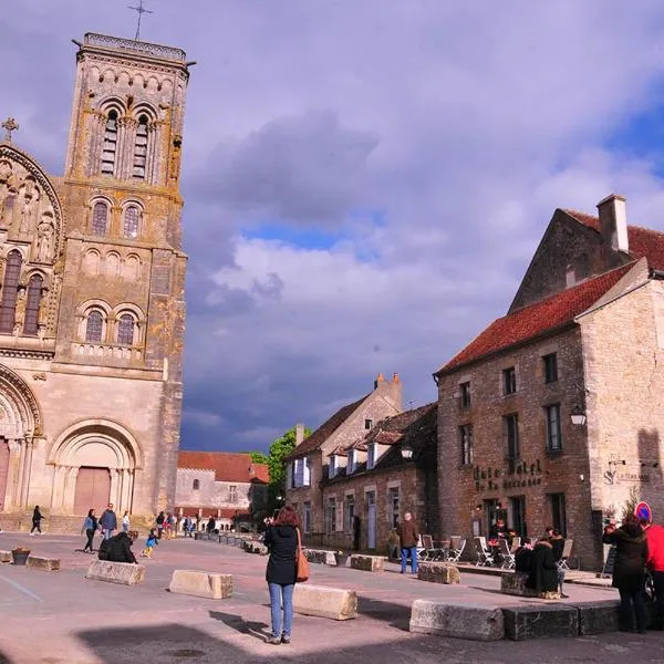 SY-la terrasse, hotel in Vézelay