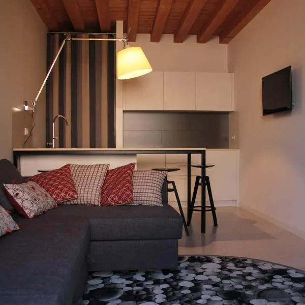 Cinquelune Apartment，Rosà的飯店