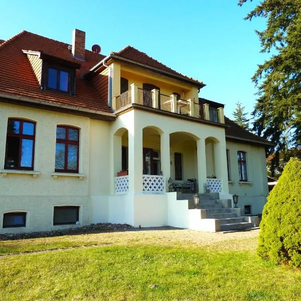 Ferienwohnung Villa am Haussee, hotel v destinaci Feldberg