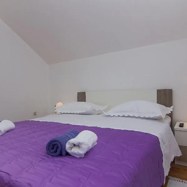 Dalmatinska kuća za odmor, hotel a Tučepi