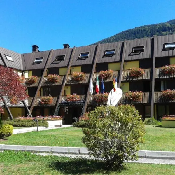 Centro Pineta Family Hotel & Wellness, hotel a Pinzolo