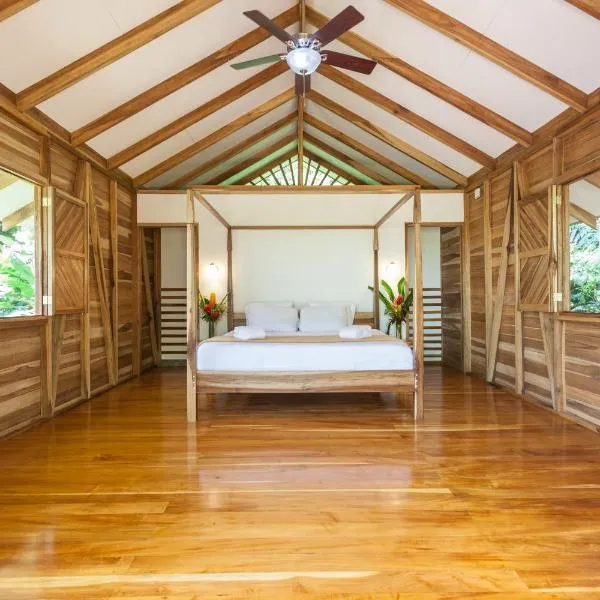 Relax Natural Village Adults Only, hotel di Puerto Viejo