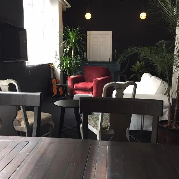 ラナイ ホテルアンドドミトリー, hotel in Naha