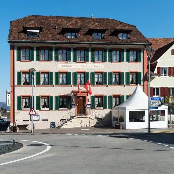 Hotel-Restaurant Weisses Kreuz, hotel u gradu 'Himmelried'