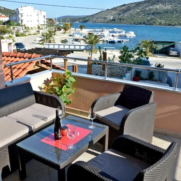 Apartments Maris, hotel in Vinišće