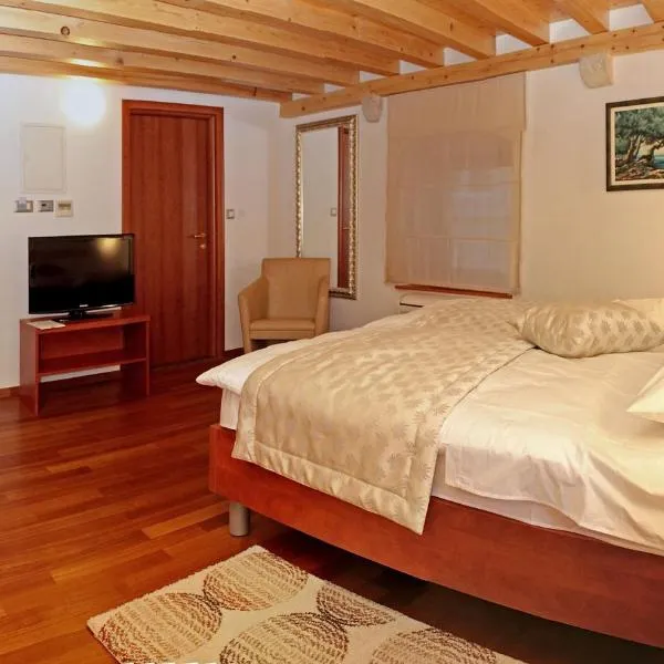 Hotel Monika, hotel a Trogir