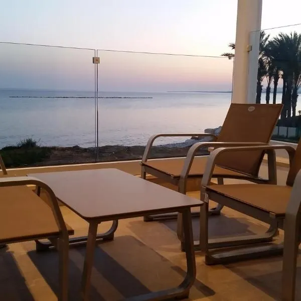 Periyiali Beach Sunset Suite A7, hotel din Pervolia