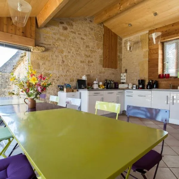 Chambres d'Hôtes L'Oustralac, hotel em La Chapelle-Aubareil