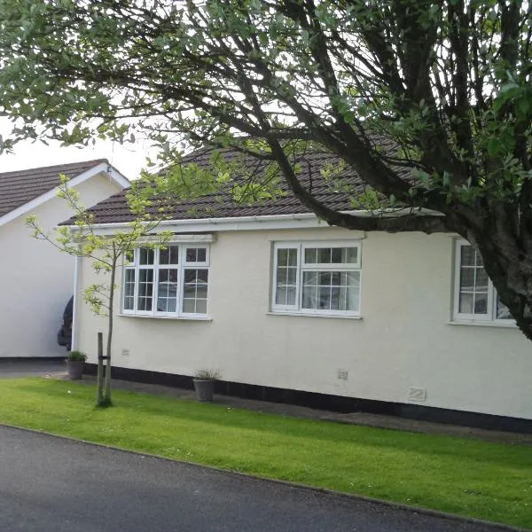 35 Gower Holiday Village with Seasonal Pool, hotel in Reynoldston