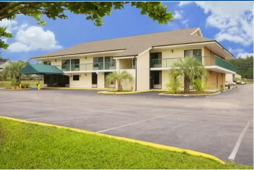 Super Inn, hotel di Tillmans Corner
