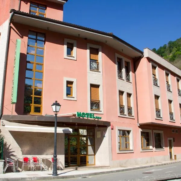 Hotel las Cruces, hotel in Oviñana