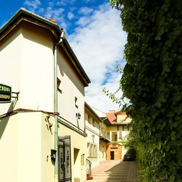 Penzión Hradby, hotel in Veľký Šariš