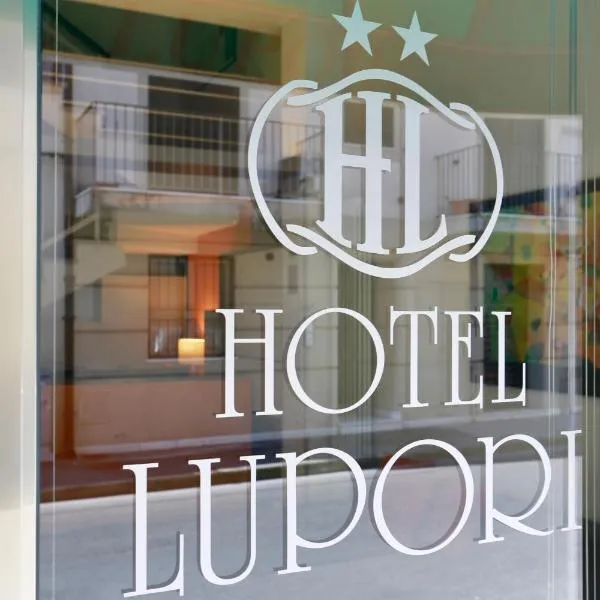 Hotel Lupori، فندق في فياريجيو