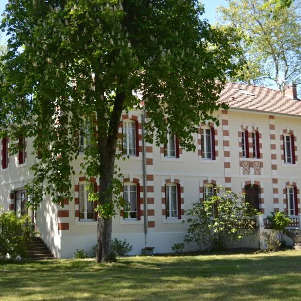 Chambres d'hôtes le Domaine de Lugazaut, hotelli kohteessa Arouille