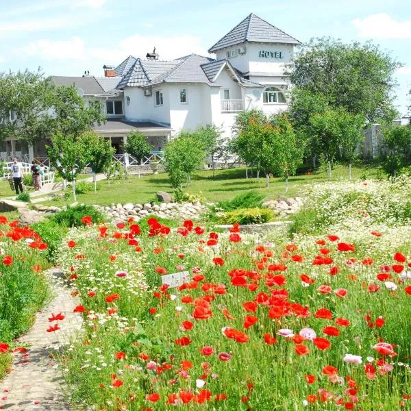 Maison Blanche Ecohousе, hotel en Fastov