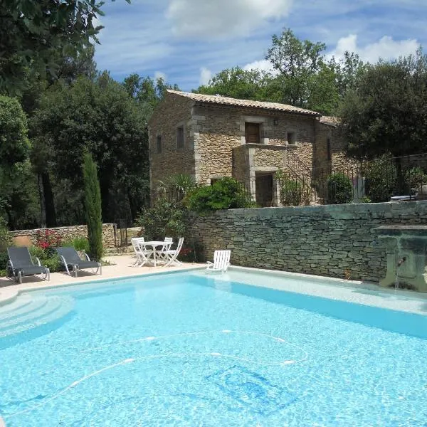 Le Mas de la Pinède, hotel in Faucon