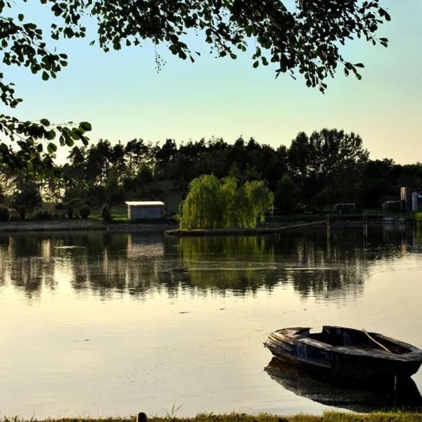 Agrowczasy Nad Stawem - Plus strefa jacuzzi przy domu z jedną sypialnią, hotel v destinaci Gartatowice