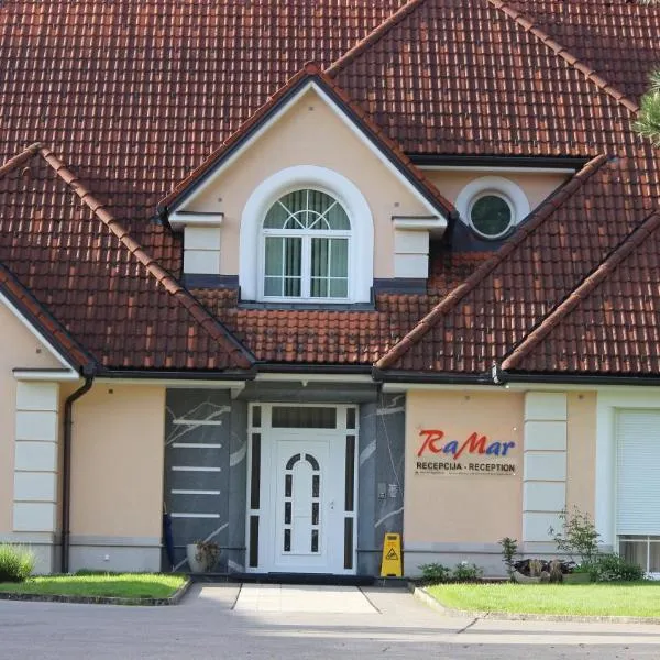 Apartmaji in sobe RaMar, hotel in Dvor