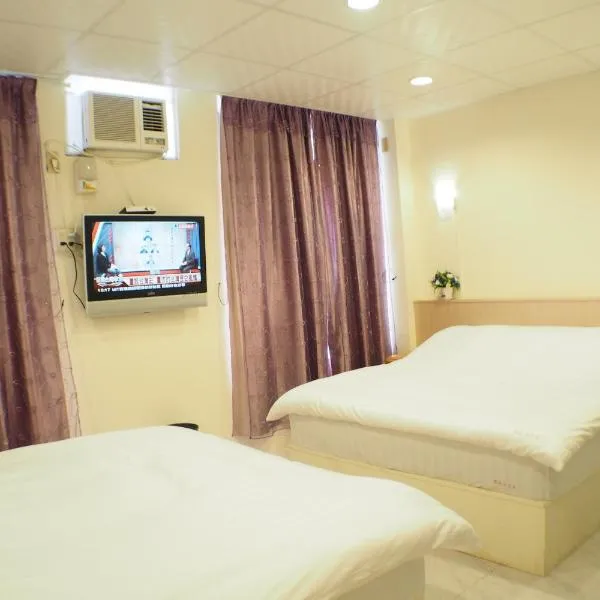 Sun Moon Star Hostel, hotel in Yanshui