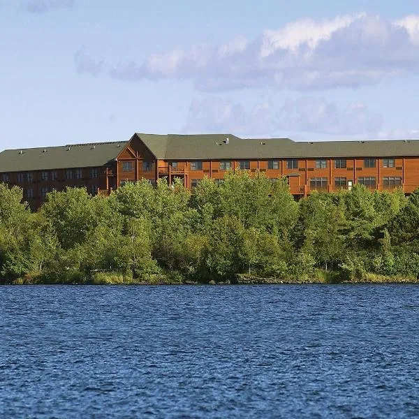 Grand Ely Lodge, hotel in Babbitt