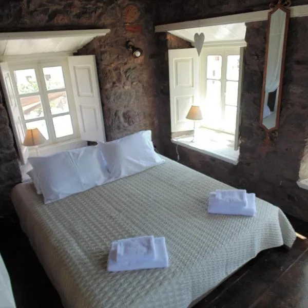 Anemos Houses, hotel v destinaci Skala