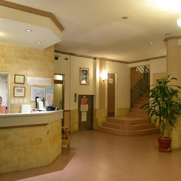 West Plaza Malakal, hotel din Koror