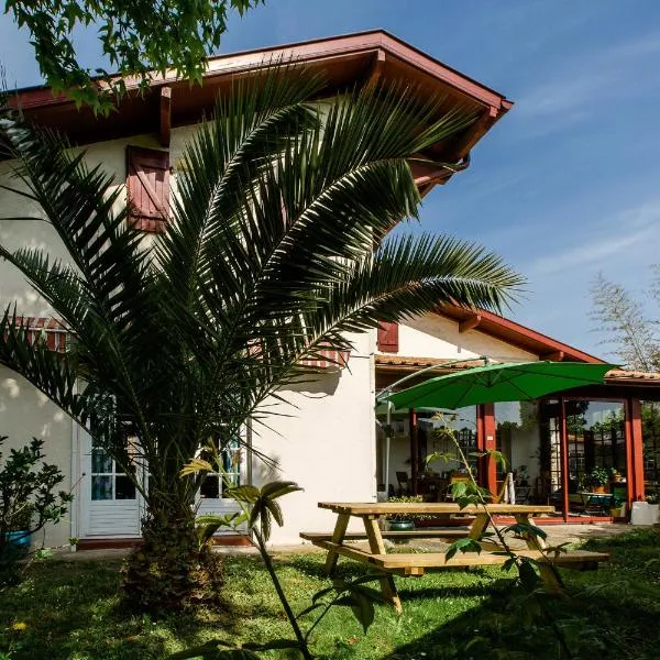 Nami House, hotel v destinaci Anglet