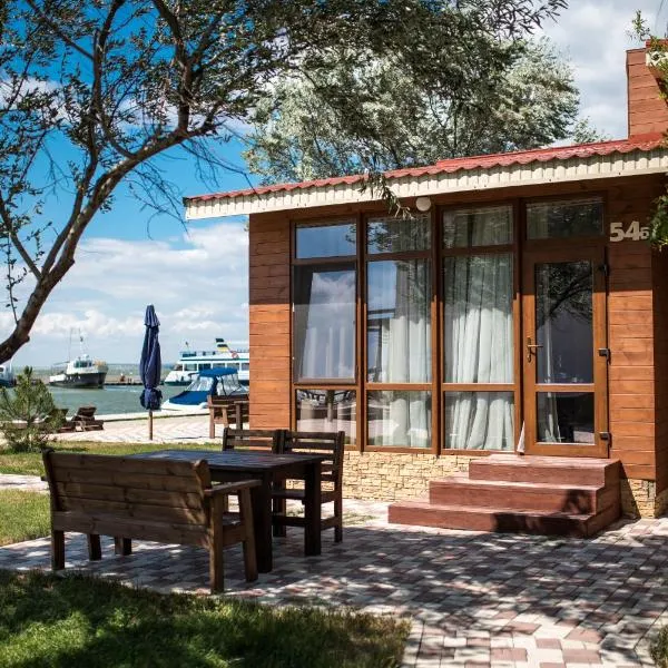 Prichal 80 Hotel, hotel v destinaci Zatoka
