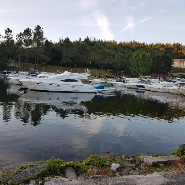 Glamping Frog Farm, hotel v destinácii Foz do Sousa