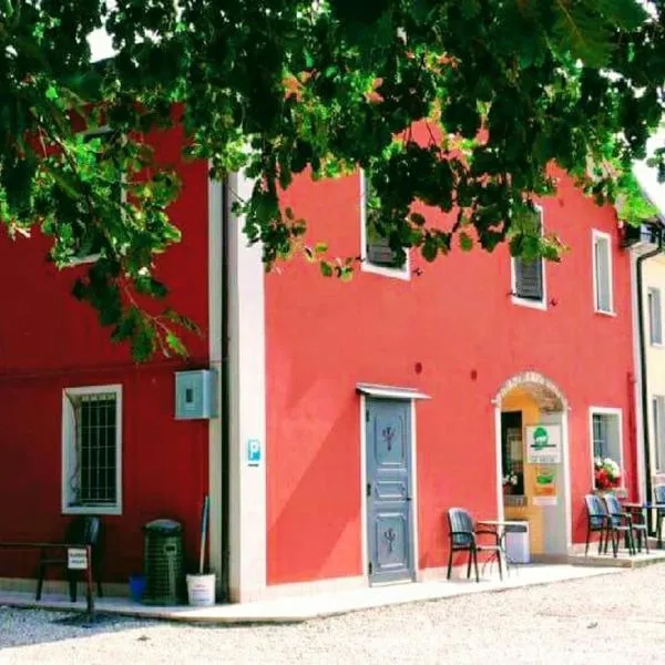 Agriturismo Le Gazze, hotel i Camposanto