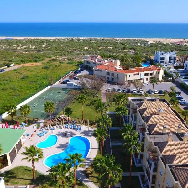 Praia da Lota Resort – Beachfront Apartments, hotel v destinaci Manta Rota