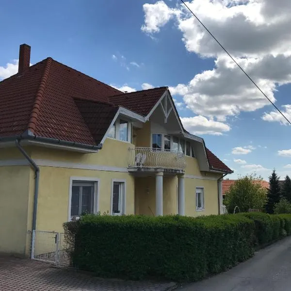 Esther Apartman, hotel v destinácii Gyenesdiás