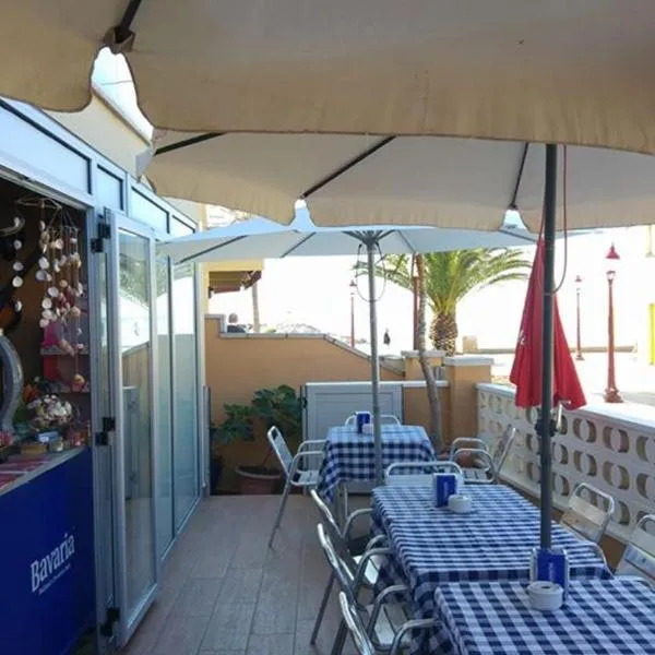 Hostal Cubelles, hotel v destinaci Cubelles