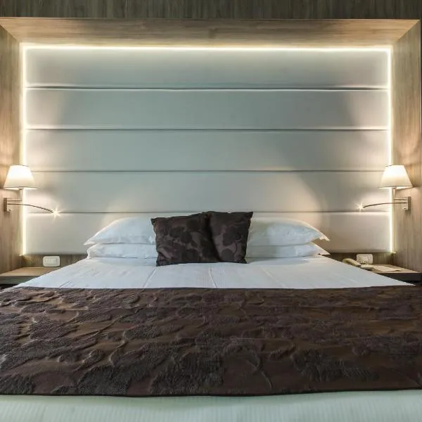 Hotel Santacroce Meeting, hotel in Sulmona